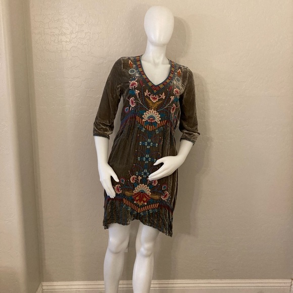 Johnny Was Crushed Green Velvet Embroidered Dress Small - Picture 1 of 16